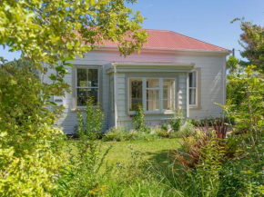 Crabapple Cottage - Coromandel Town Holiday Home, Coromandel